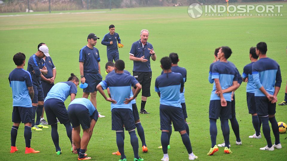 Suasan latihan tim senior di Karawaci, Tangerang. Copyright: &copy; Ratno Prastyo/Indosport